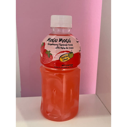 Mogu Mogu Strawberry Flavoured Drink with Nata de Coco 320ml